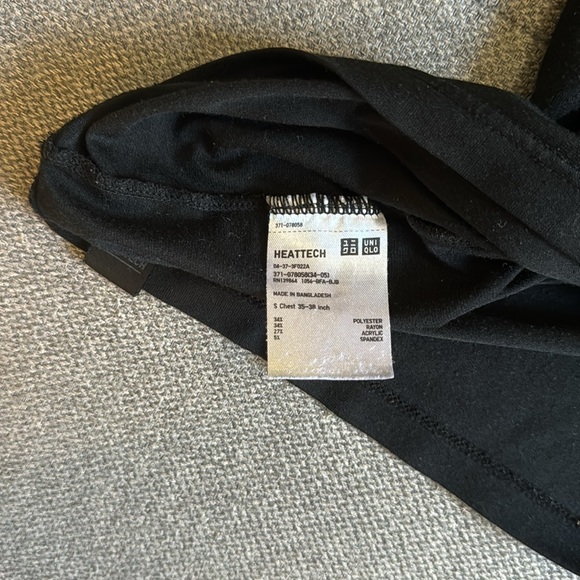 Uniqlo Heat tech Black short sleeve t shirt mens small - Picture 6 of 6